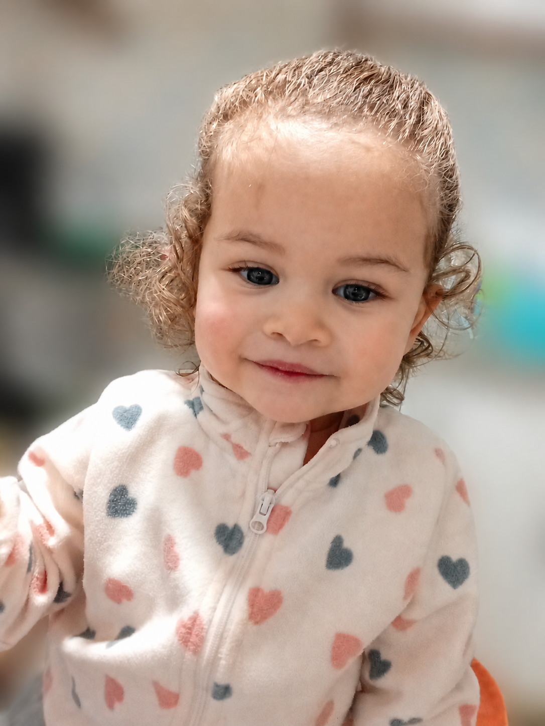 Fotografía original de una niña sonriendo